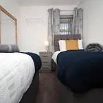Stay In The Heart Of Swansea- Tv In Every Bedroom!