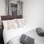 Stay In The Heart Of Swansea- Tv In Every Bedroom!