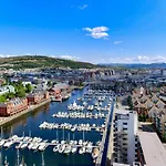 Just Stay Wales - Meridian Tower Marina & City View - 2 Bed Apartment