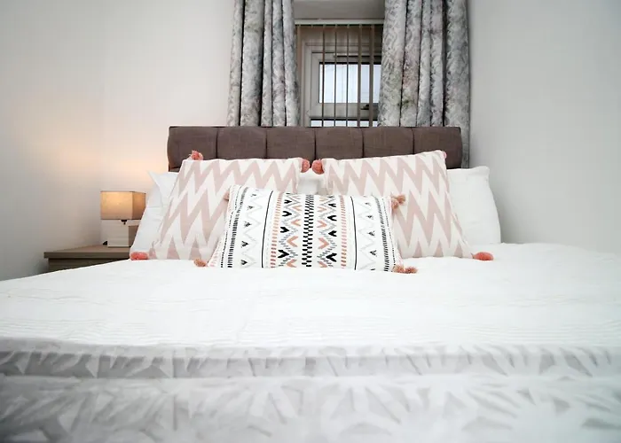 Stay In The Heart Of Swansea- Tv In Every Bedroom!