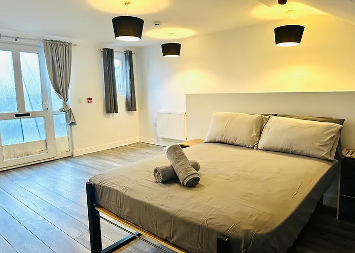 Spacious And Affordable City Center Two Beds Flat