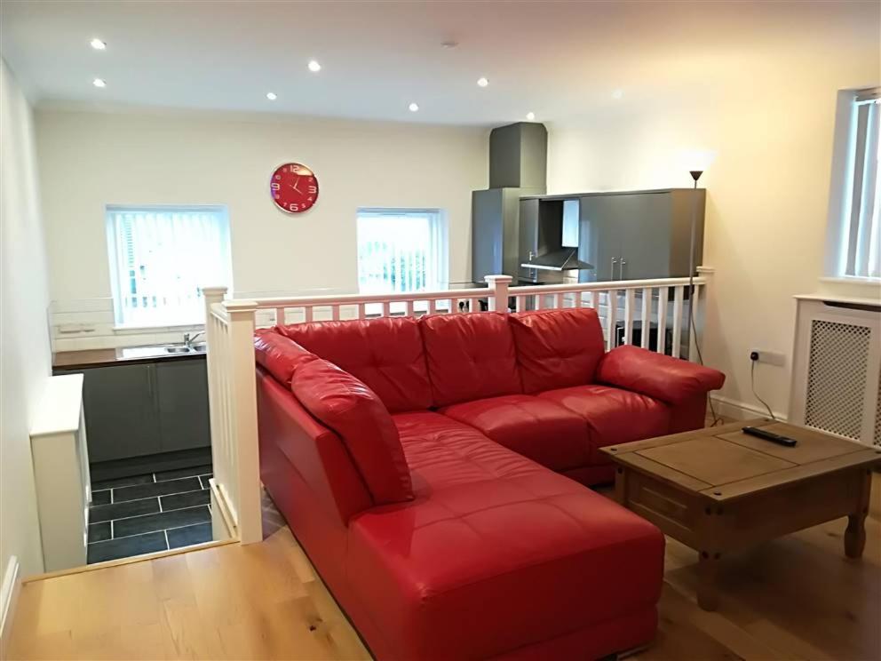2 Bedroom Modern Apartment, Uplands,