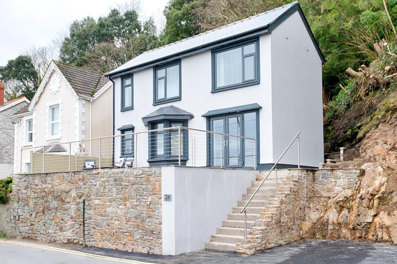 Holiday home Parking, Balcony With Views, 2 Bathrooms *