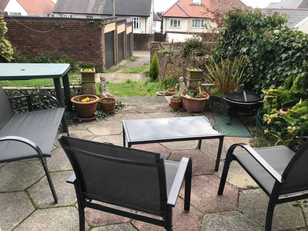 Ground Floor - View Of Lighthouse, Garden And Parking Swansea