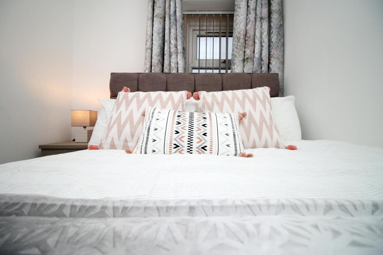 In The Heart Of Swansea- Tv In Every Bedroom! * Swansea