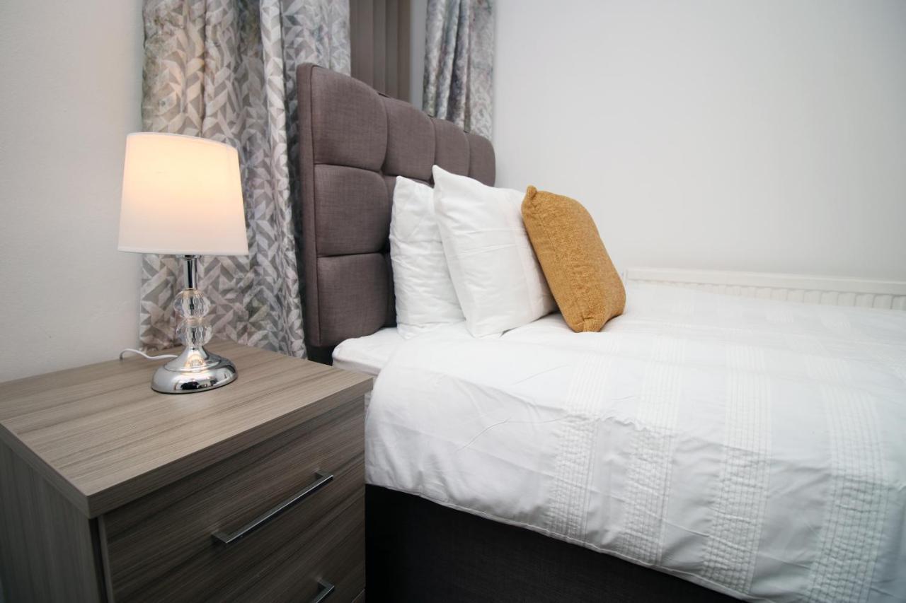 In The Heart Of Swansea- Tv In Every Bedroom!