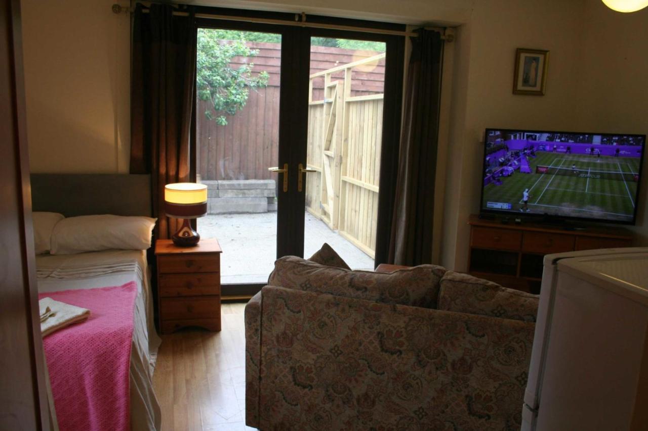 The Nook - Farm Park With Hot Tub & Dome Swansea