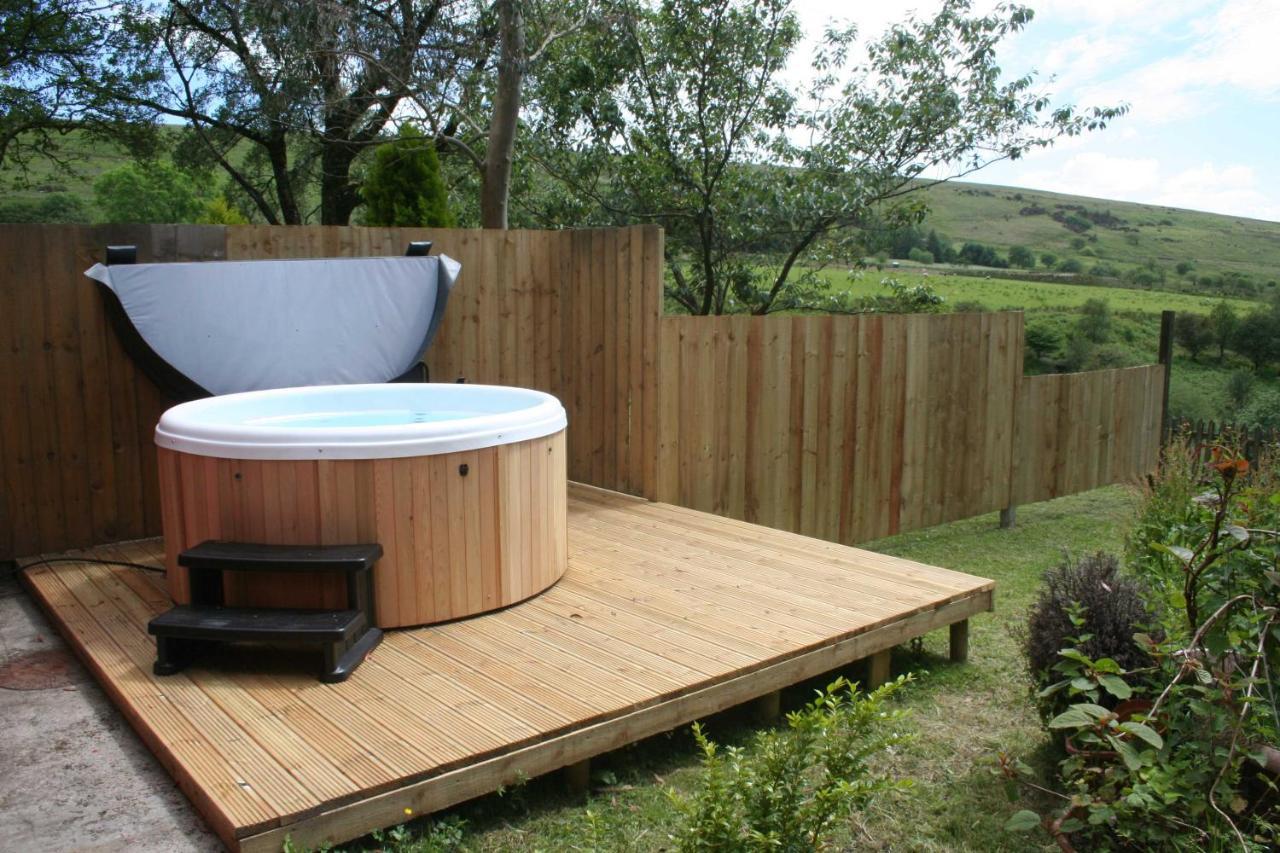 The Nook - Farm Park With Hot Tub & Dome Swansea