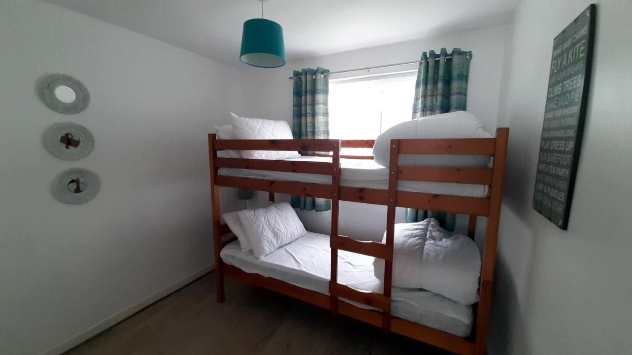 2 Bedroom To Yourself, Free Parking, Dogs Welcome Apartment