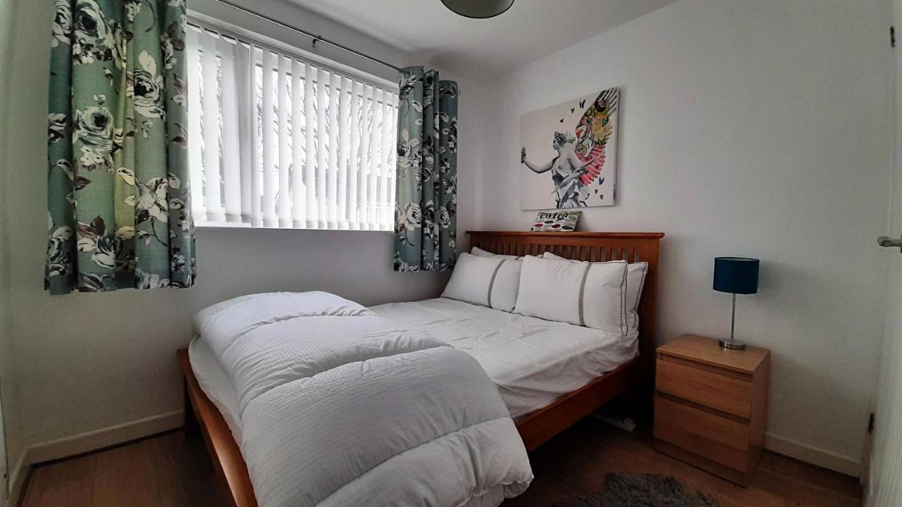 2 Bedroom To Yourself, Free Parking, Dogs Welcome
