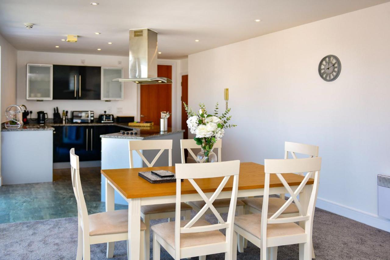 Apartment Just Wales - Meridian Tower Marina & City View - 2 Bed