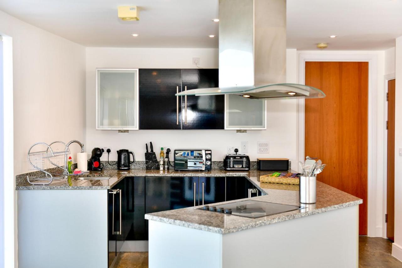 Apartment Just Wales - Meridian Tower Marina & City View - 2 Bed *