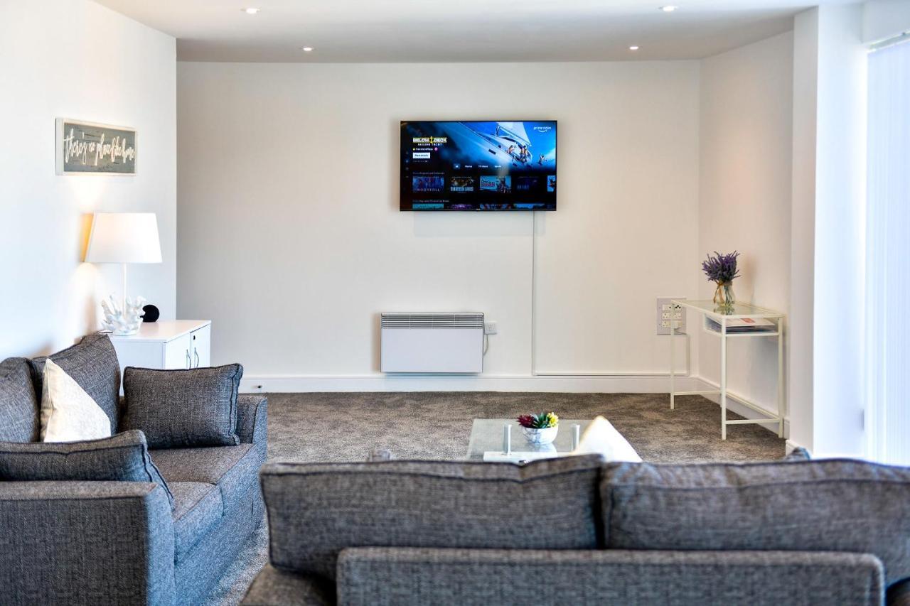 Apartment Just Wales - Meridian Tower Marina & City View - 2 Bed Swansea