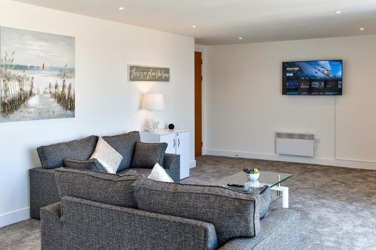 Apartment Just Wales - Meridian Tower Marina & City View - 2 Bed