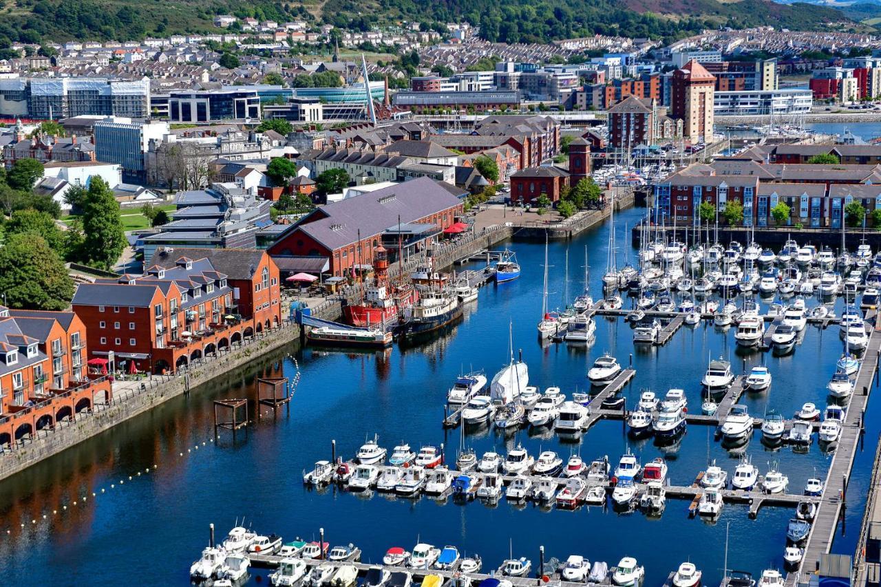 Just Wales - Meridian Tower Marina & City View - 2 Bed Swansea