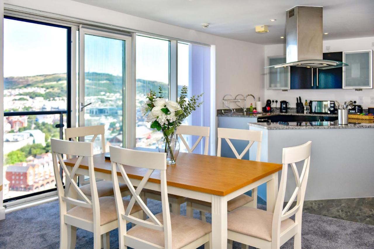 Just Wales - Meridian Tower Marina & City View - 2 Bed Apartment