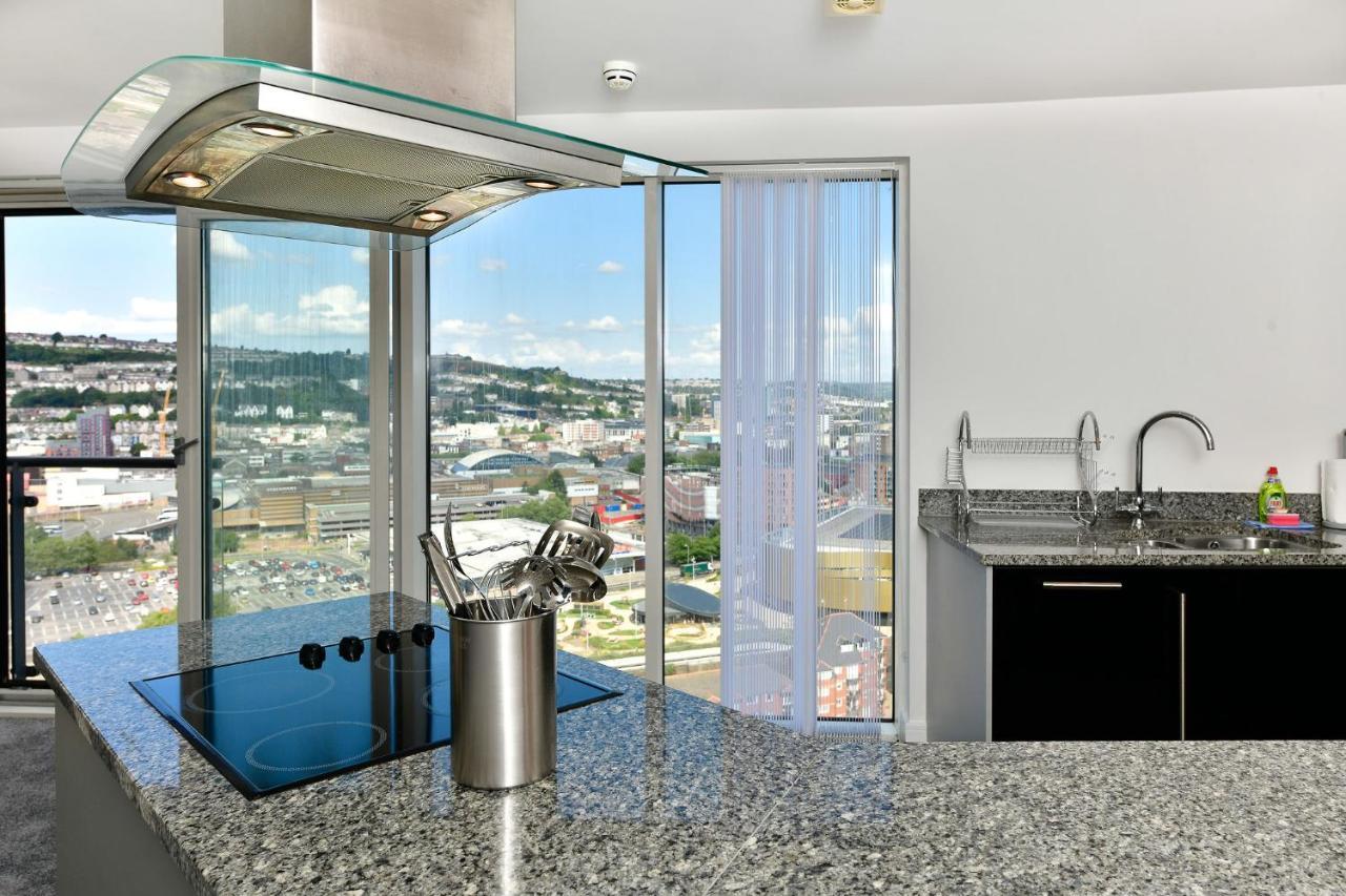 Just Wales - Meridian Tower Marina & City View - 2 Bed * Swansea