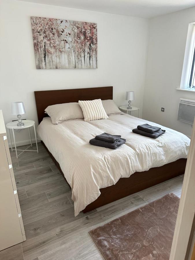 2 Bed Modern Apartment Swansea