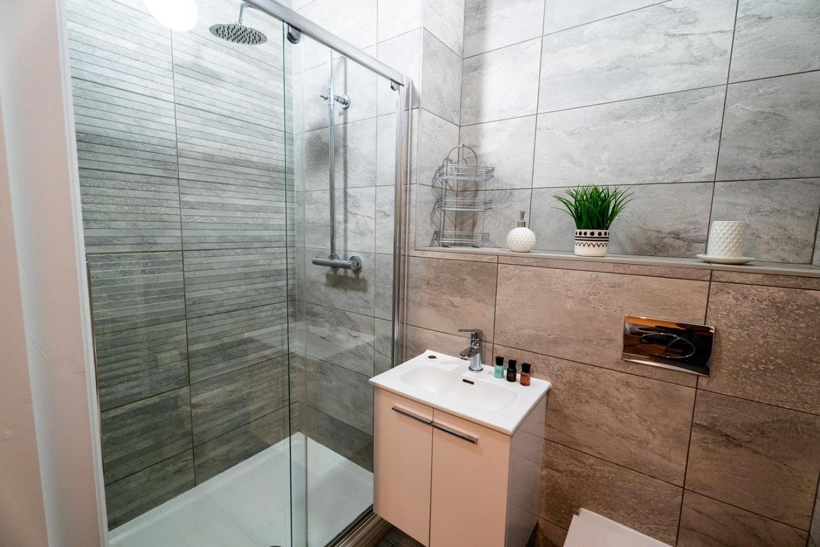 Free Parking | Smart Tv | 4 Guests Apartamento Swansea
