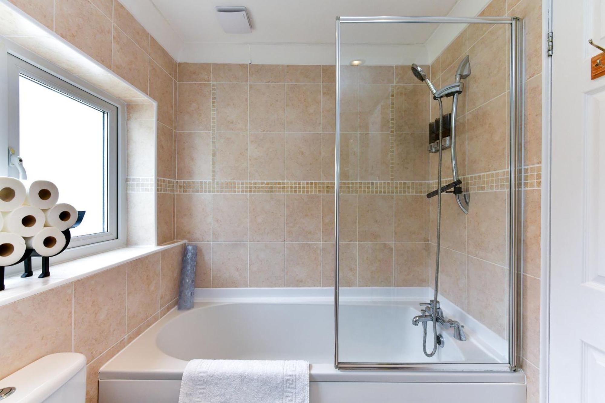 Holiday home Free Parking - Heart Of The - Superb Townhouse & Garden - Peaceful Area But Only 5min Walk To Beach, Shops, Bars, Arena, Marina, Parks