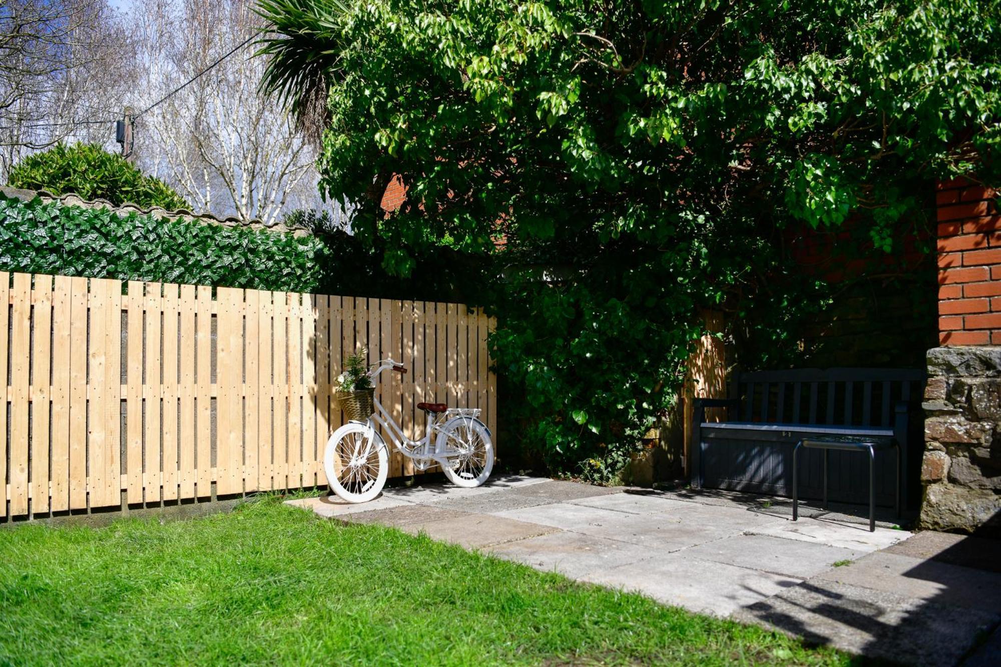 Holiday home Free Parking - Heart Of The - Superb Townhouse & Garden - Peaceful Area But Only 5min Walk To Beach, Shops, Bars, Arena, Marina, Parks Swansea