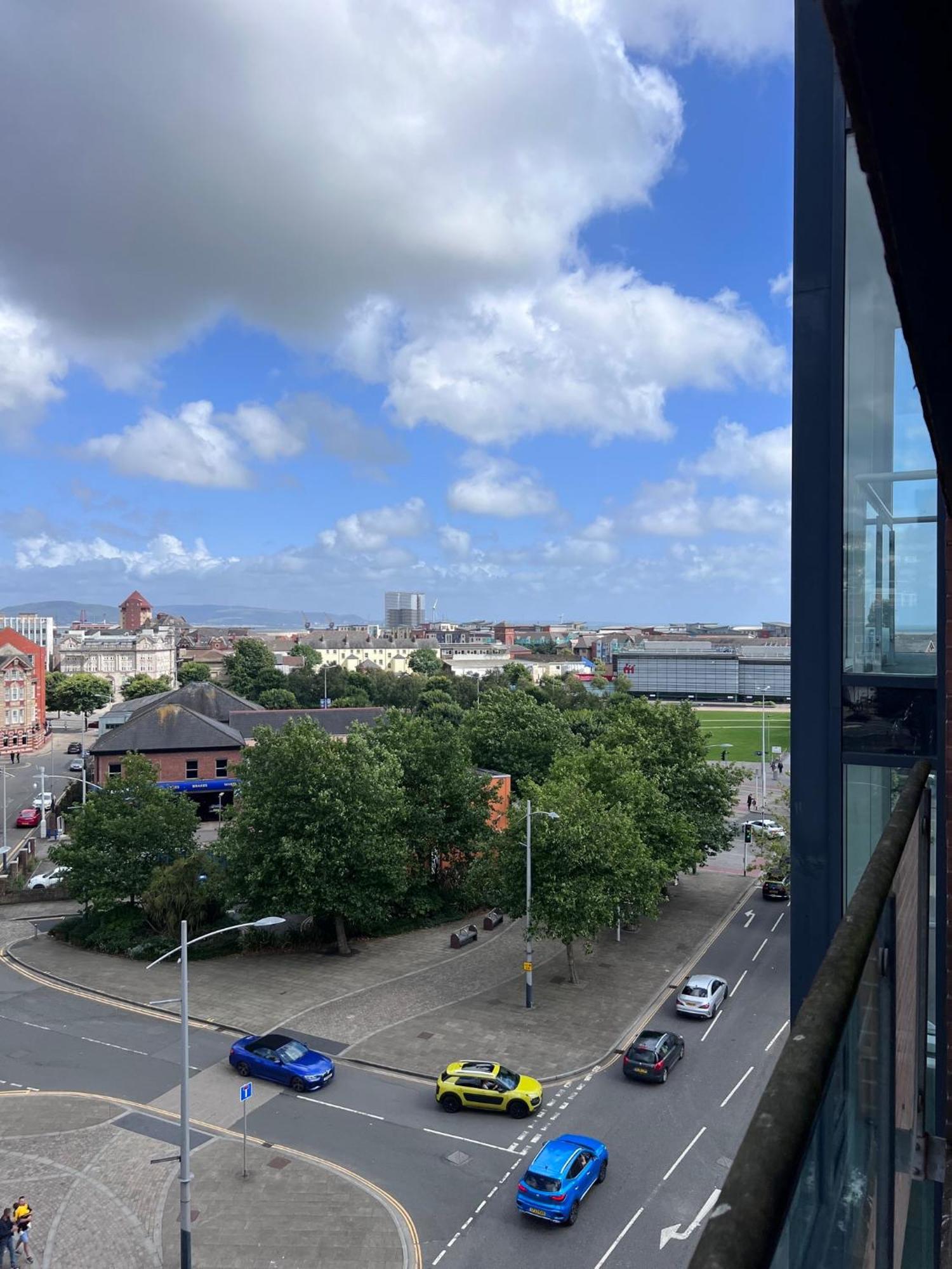 Apartment Great City Centre Getaway 2 Bed Near The Beach And Shopping Area