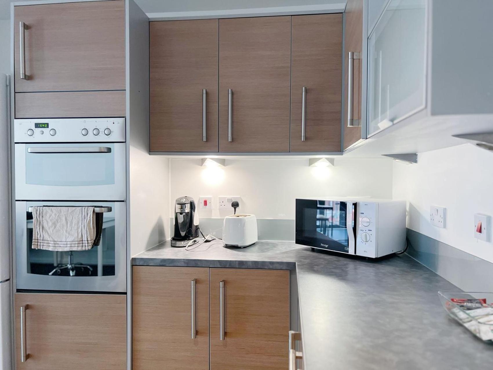 Apartment Comfort Seaside Two-bedroom Apt Swansea