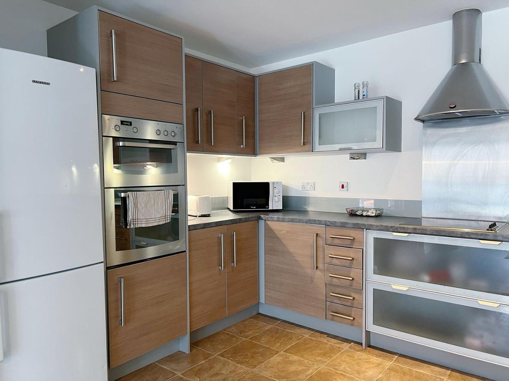 Comfort Seaside Two-bedroom Apt * Swansea