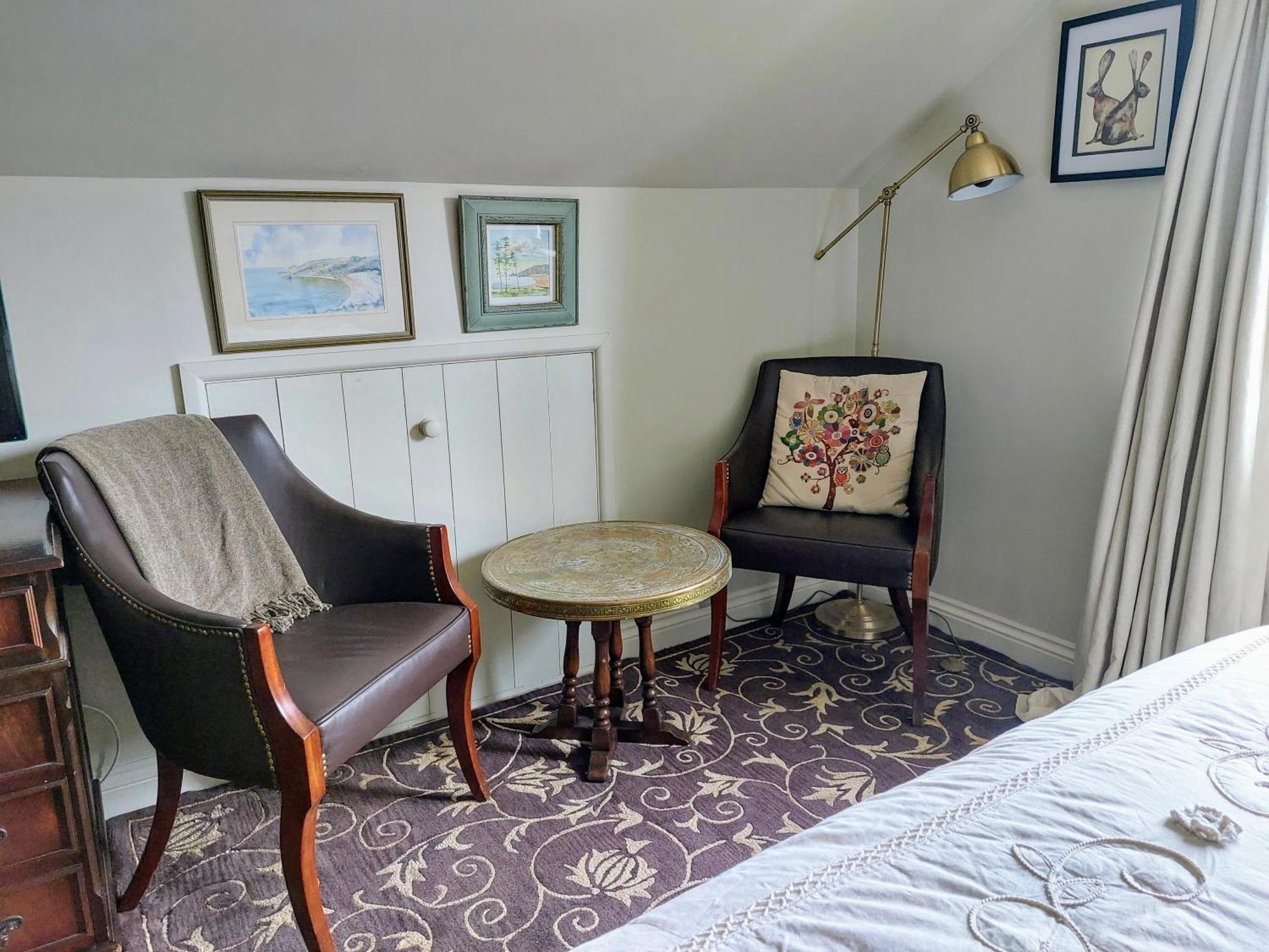 Homestay West Wing At The Swallows - Kingsize Ensuite Bedroom And Private Garden *