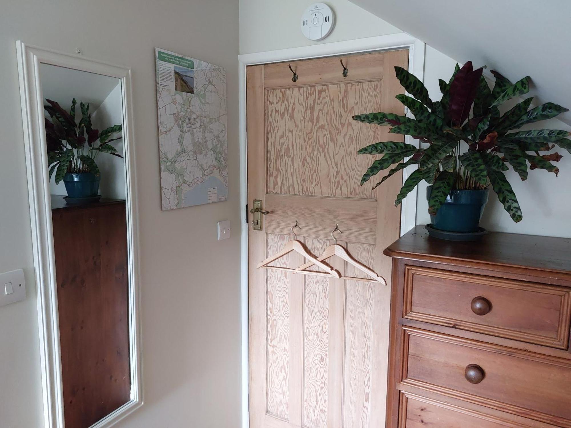 West Wing At The Swallows - Kingsize Ensuite Bedroom And Private Garden Swansea
