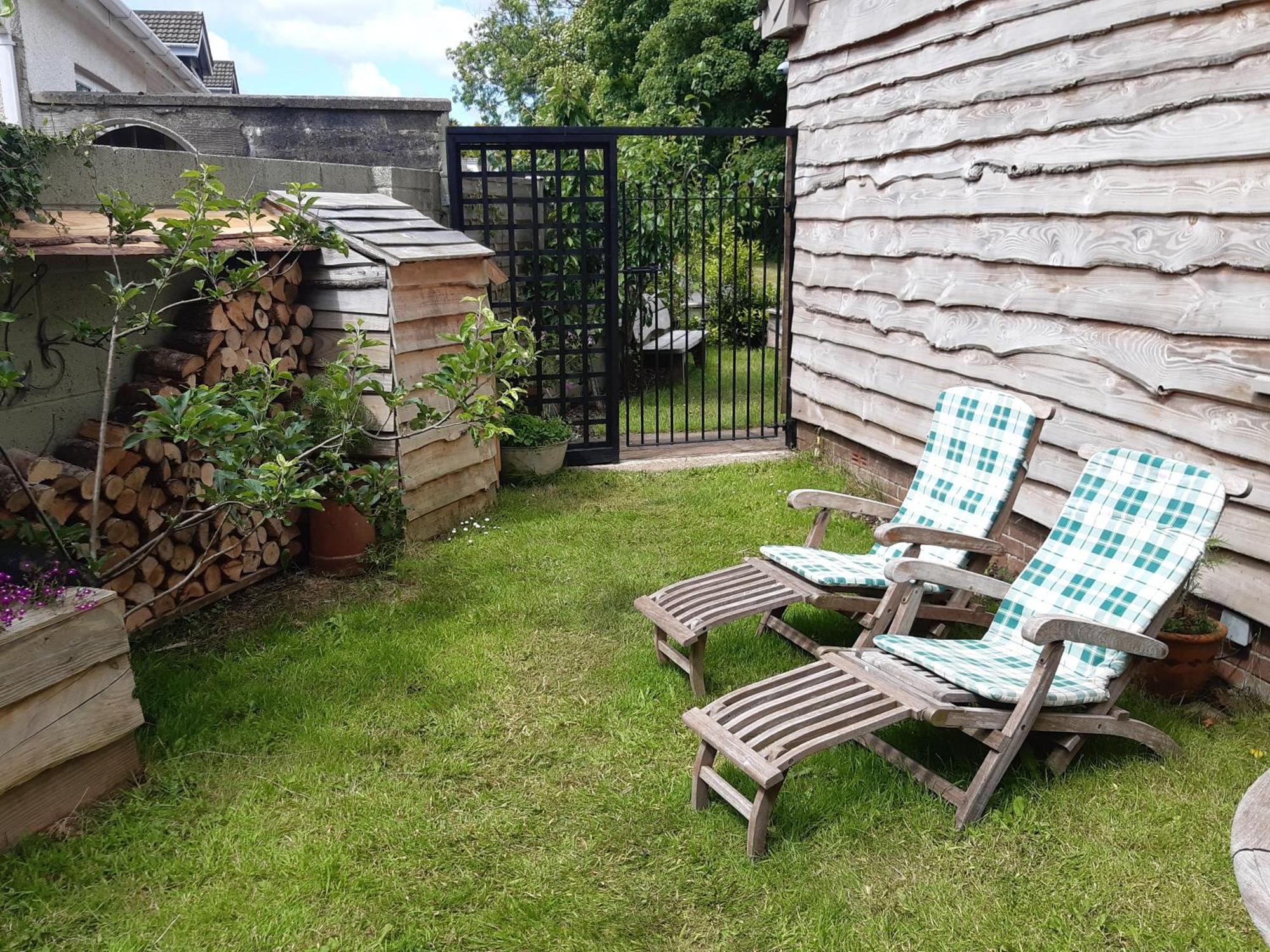Homestay West Wing At The Swallows - Kingsize Ensuite Bedroom And Private Garden