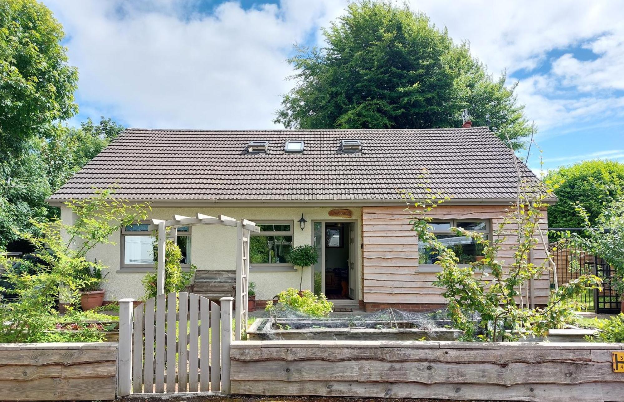 Homestay West Wing At The Swallows - Kingsize Ensuite Bedroom And Private Garden