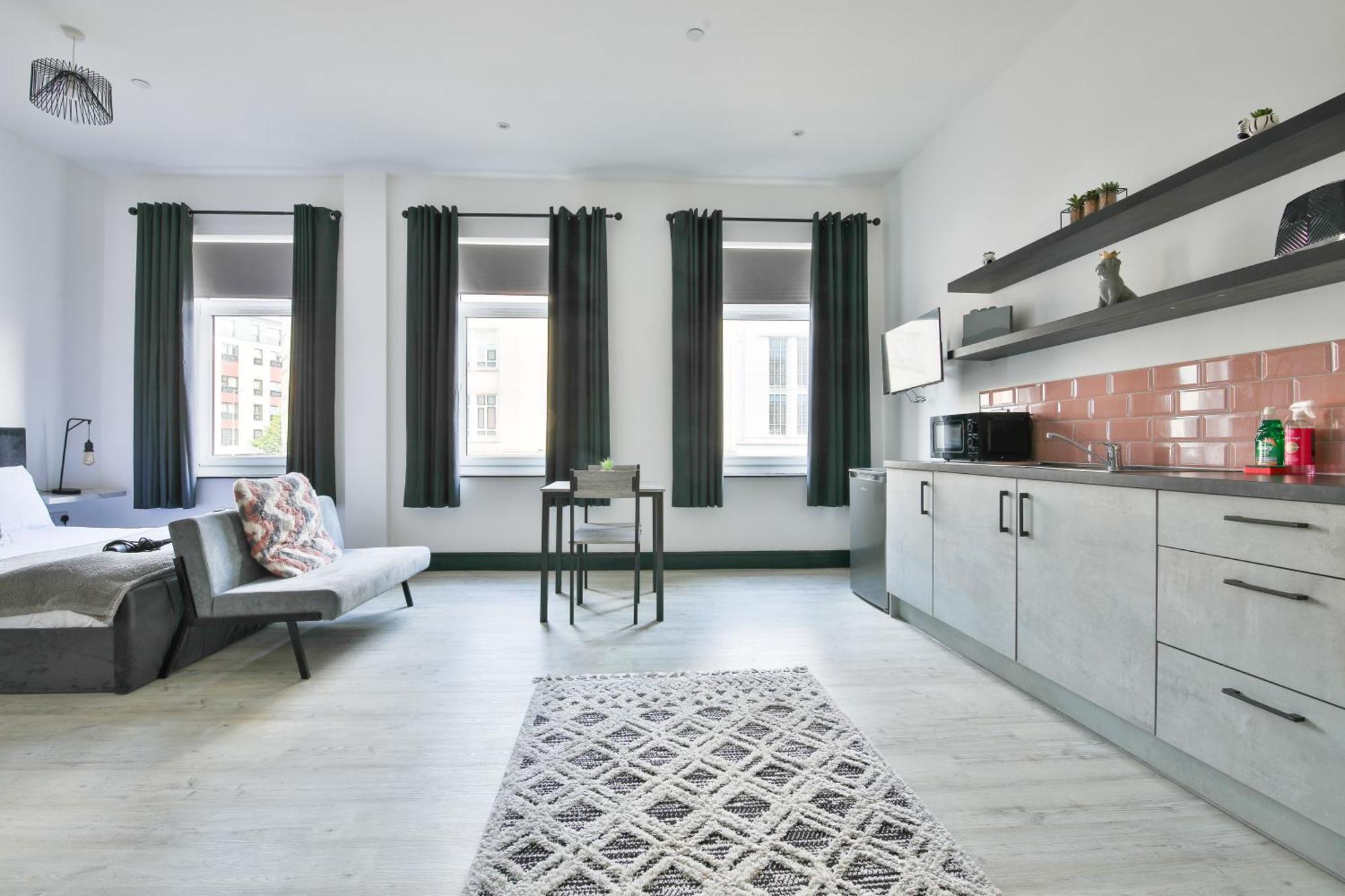 Stayright Elegant Kingsway #5 - Location Swansea