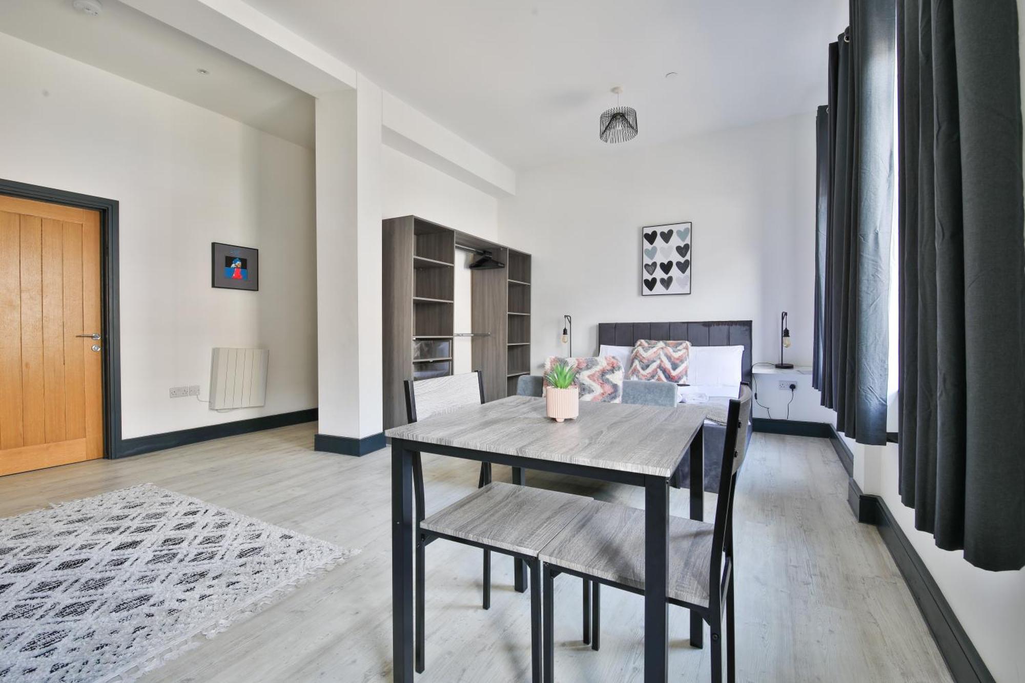 Stayright Elegant Kingsway #5 - Location * Swansea