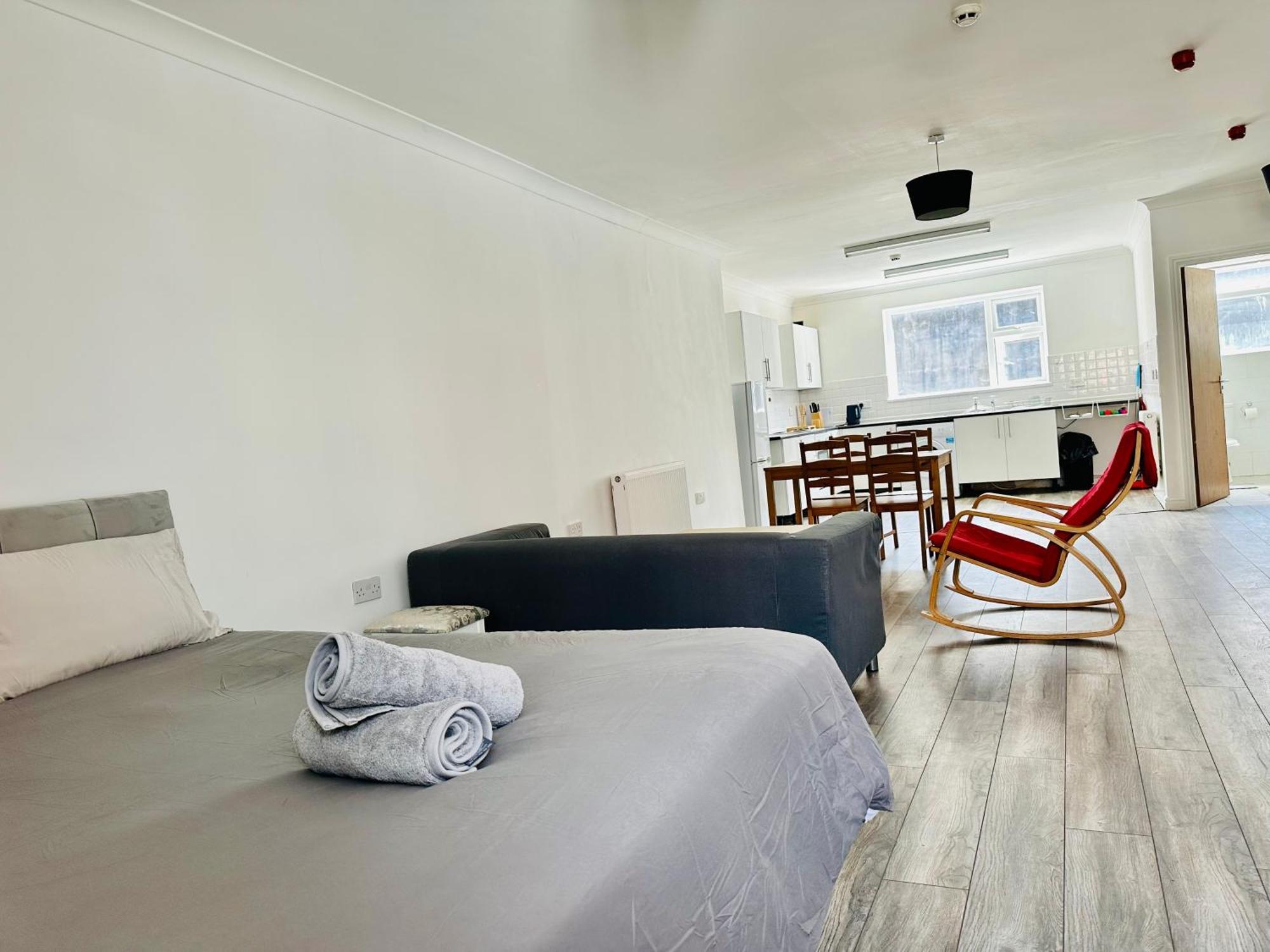 Apartment Spacious And Affordable Center Two Beds Flat Swansea