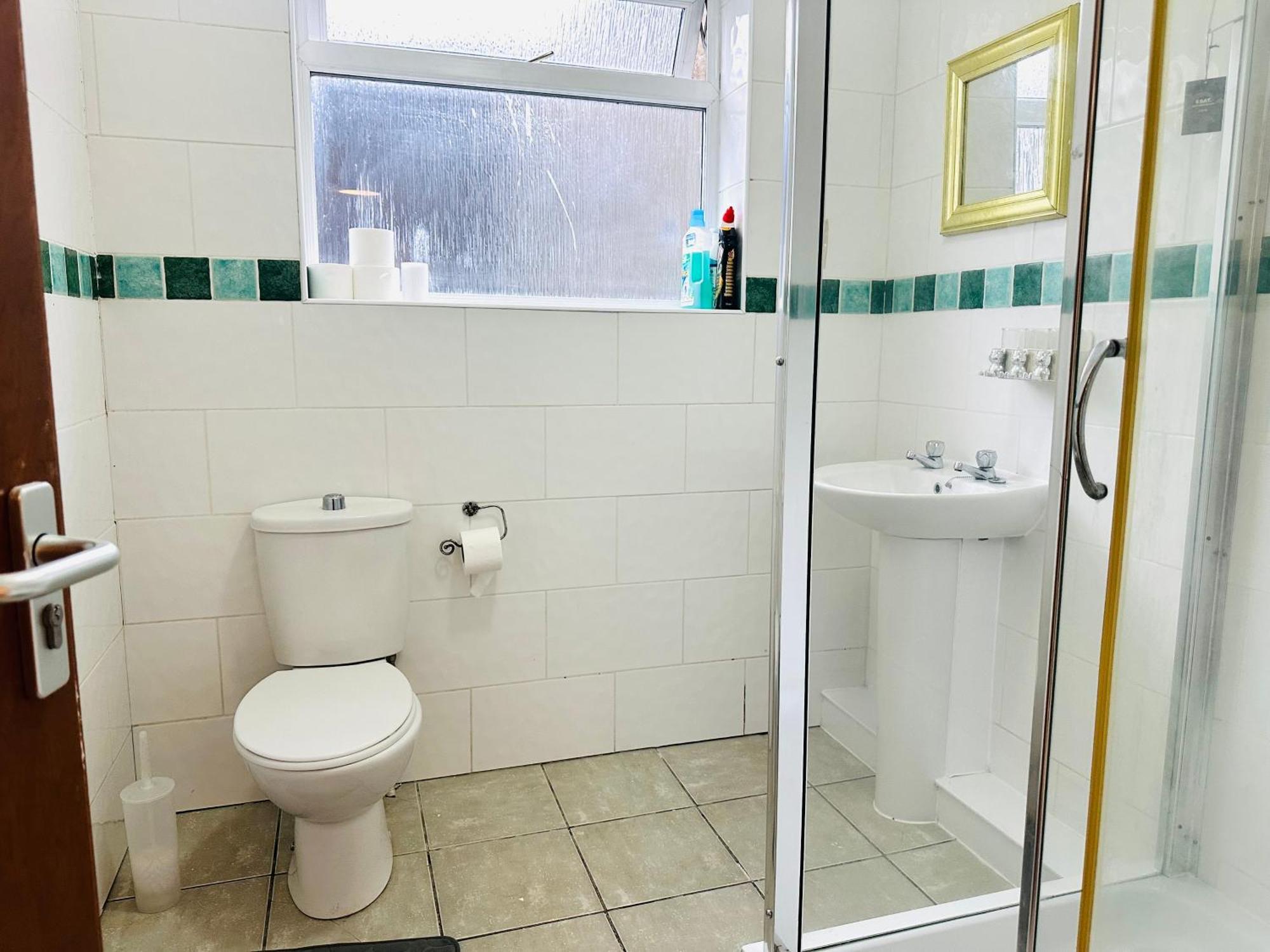 Spacious And Affordable Center Two Beds Flat * Swansea