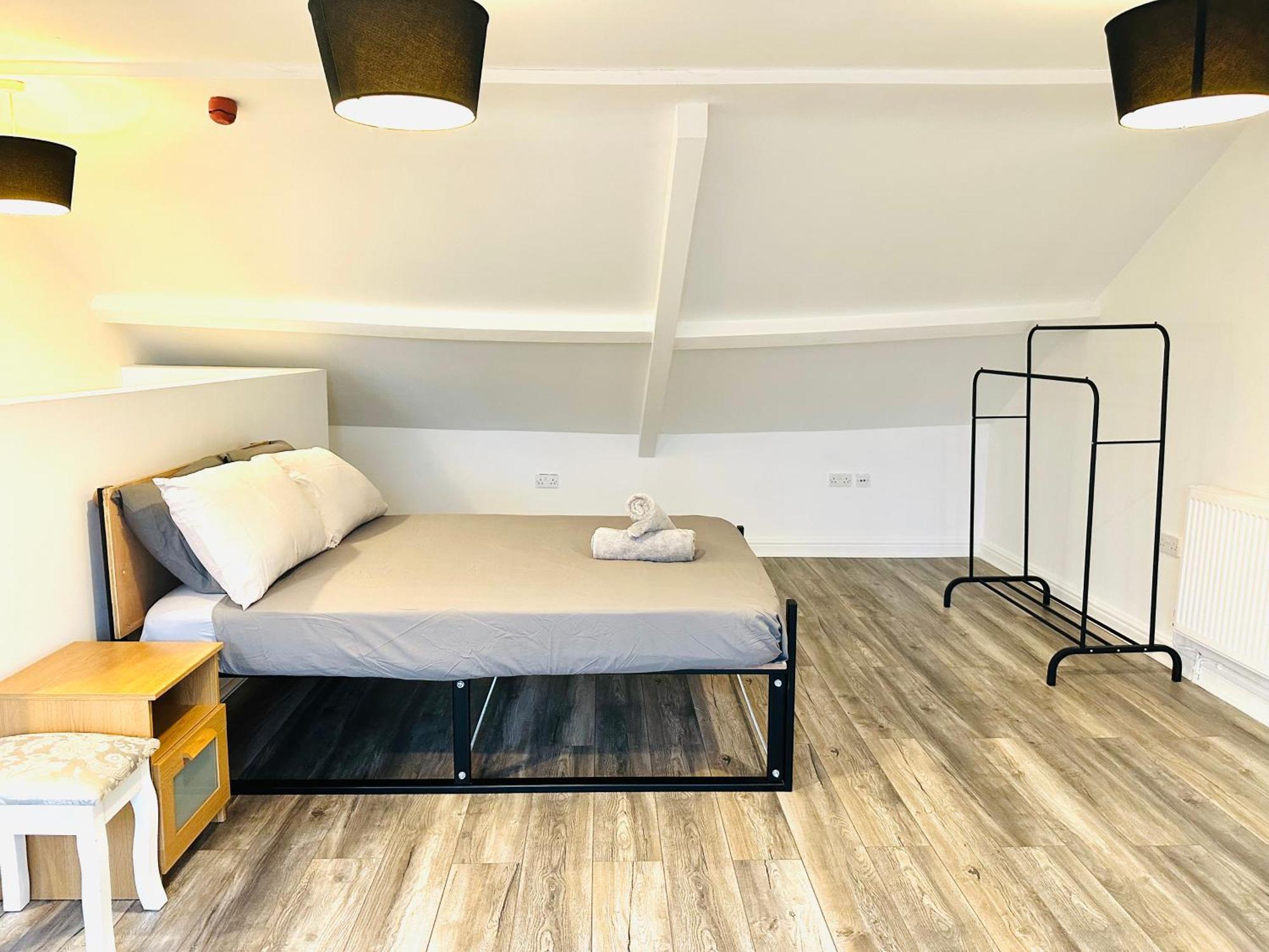 Spacious And Affordable Center Two Beds Flat Apartment Swansea