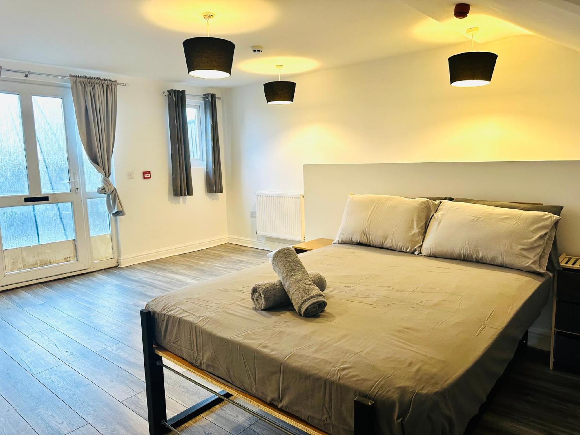 Apartment Spacious And Affordable Center Two Beds Flat Swansea