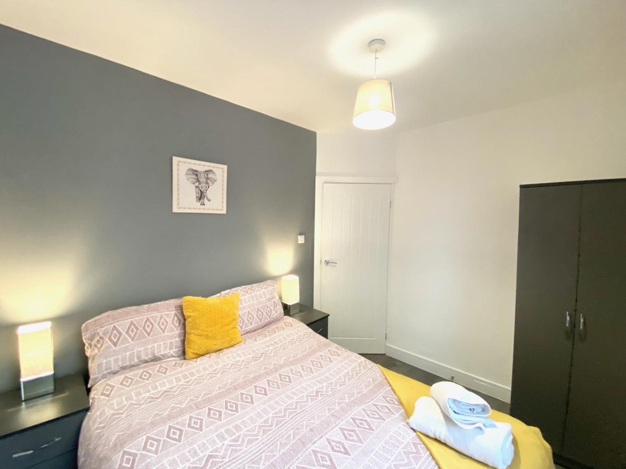 Holiday home Emerald Living, 4 Bedrooms In The Heart Of Swansea, Close To Beaches! Swansea
