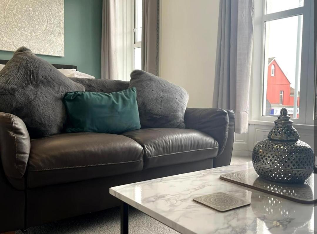 Lavish Lounge Apartment Swansea