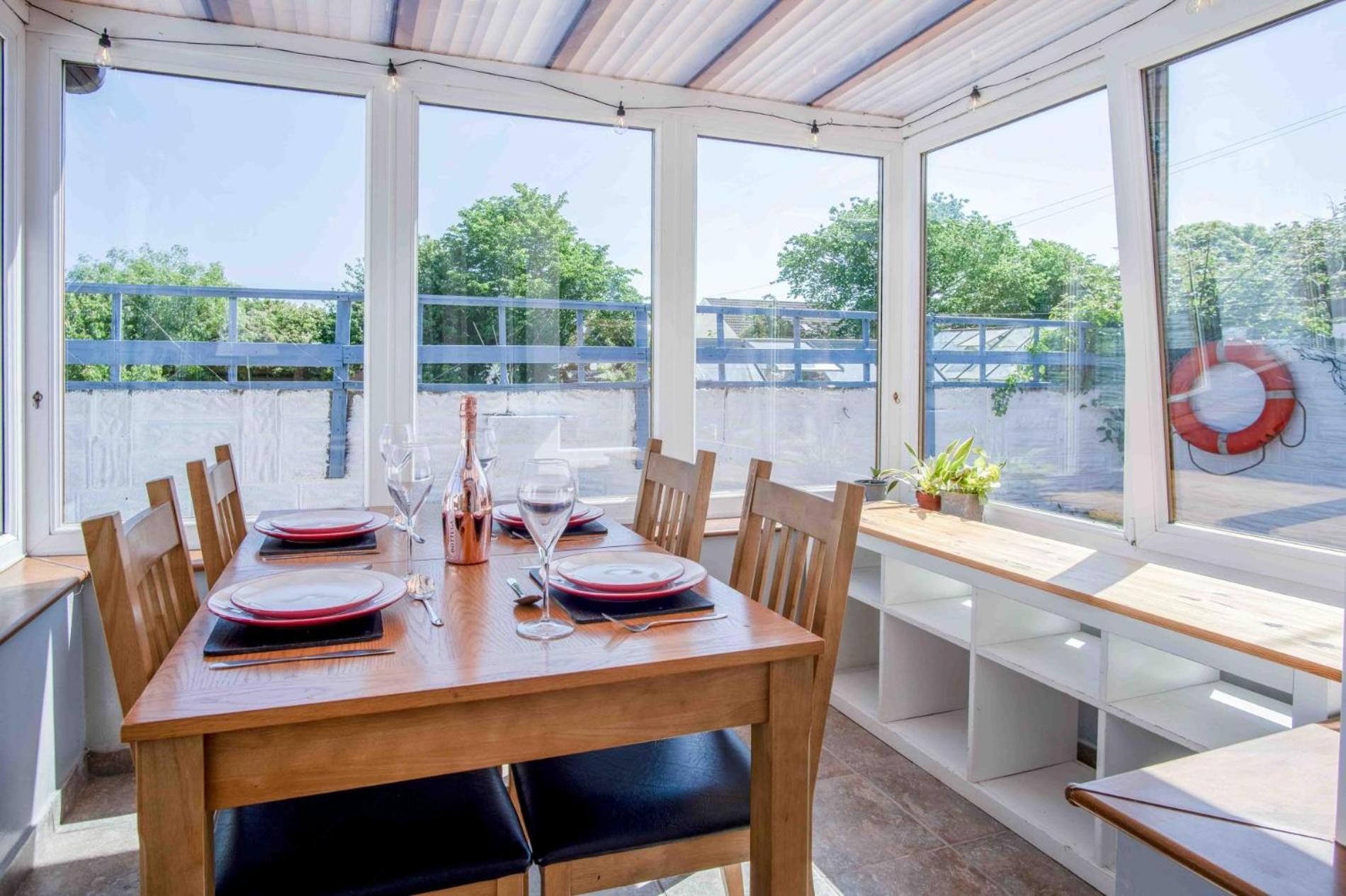 Cosy - 2 Bedroom - Mumbles Holiday home *