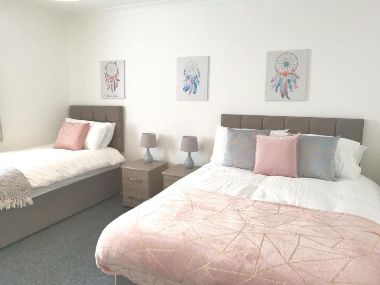 Holiday home Parking, Smart Tv's In Rooms, Location