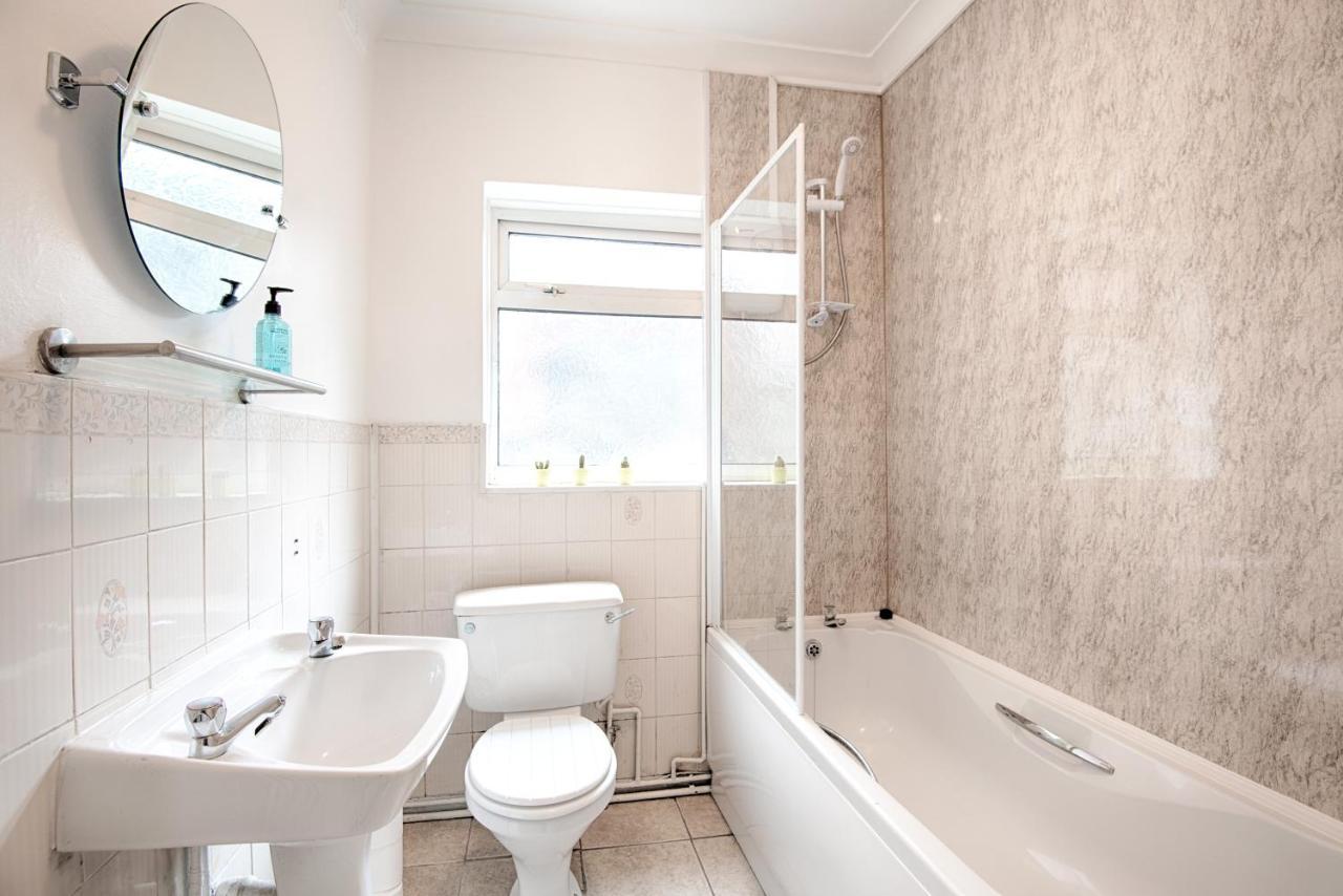 Parking, Smart Tv's In Rooms, Location