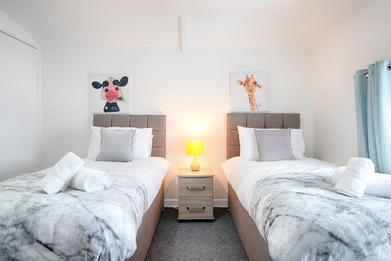 Parking, Smart Tv's In Rooms, Location