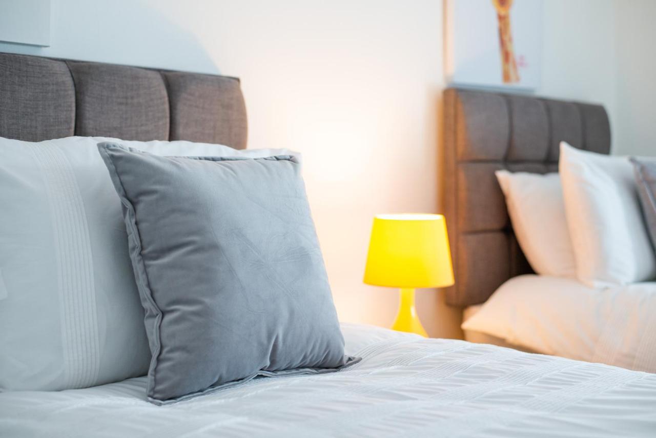Parking, Smart Tv's In Rooms, Location