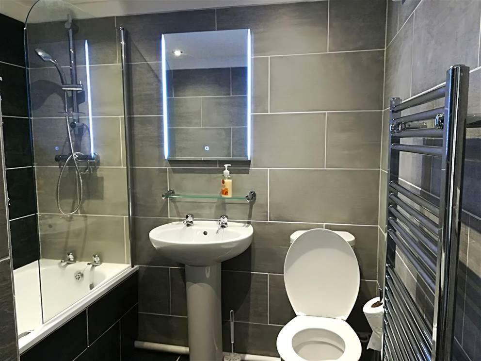 Apartment 2 Bedroom Modern Apartment, Uplands,