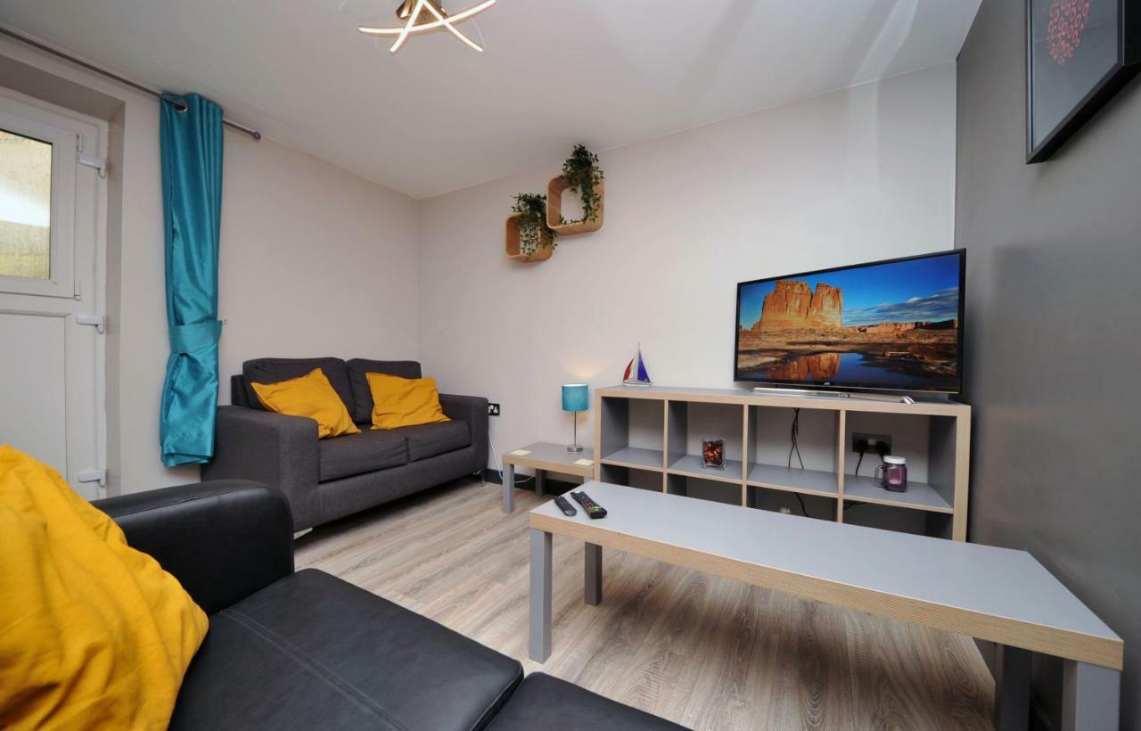 Stone's Throw Centre - Tv In Every Bedroom! * Swansea