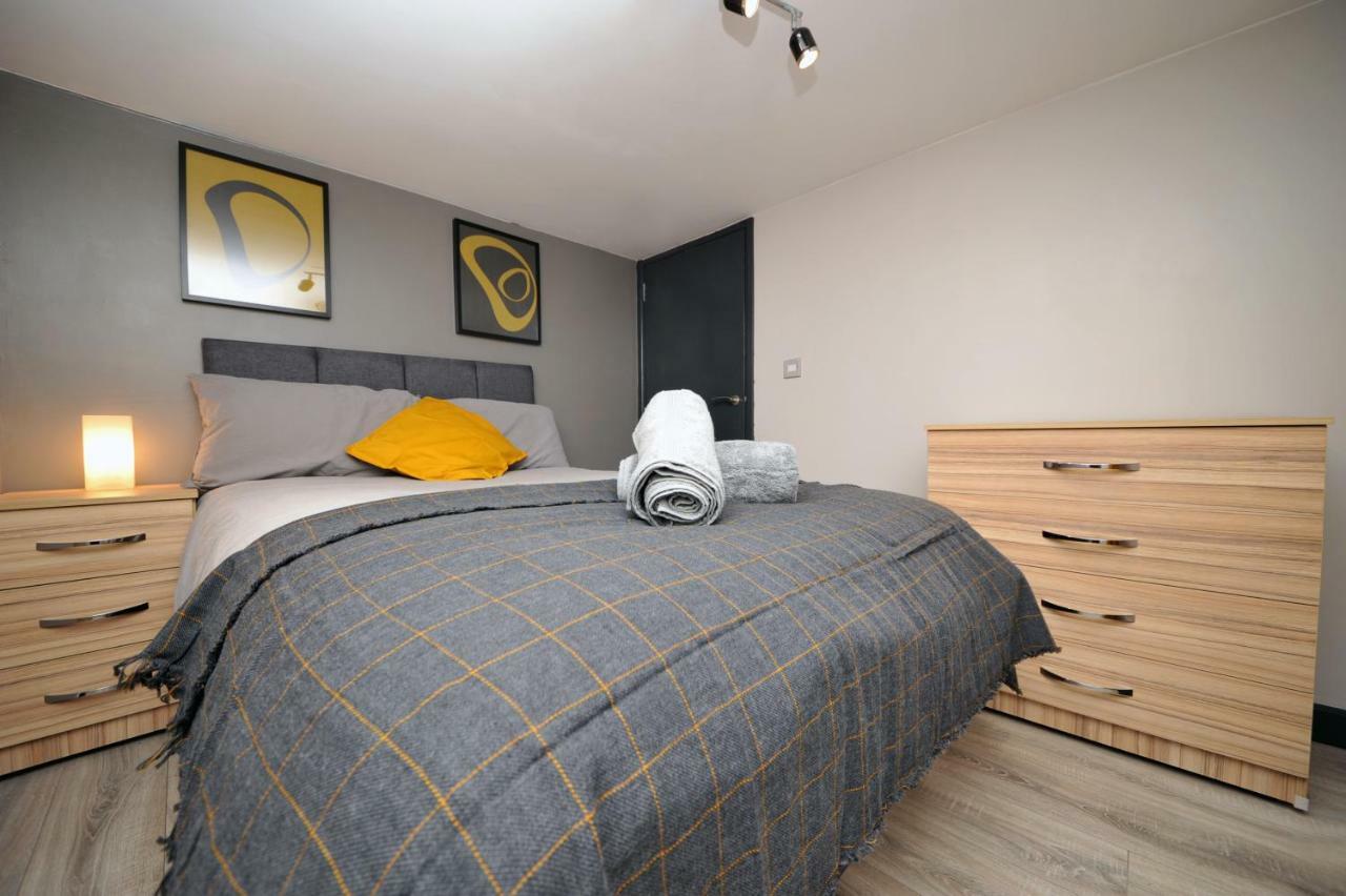 Stone's Throw Centre - Tv In Every Bedroom! * Swansea