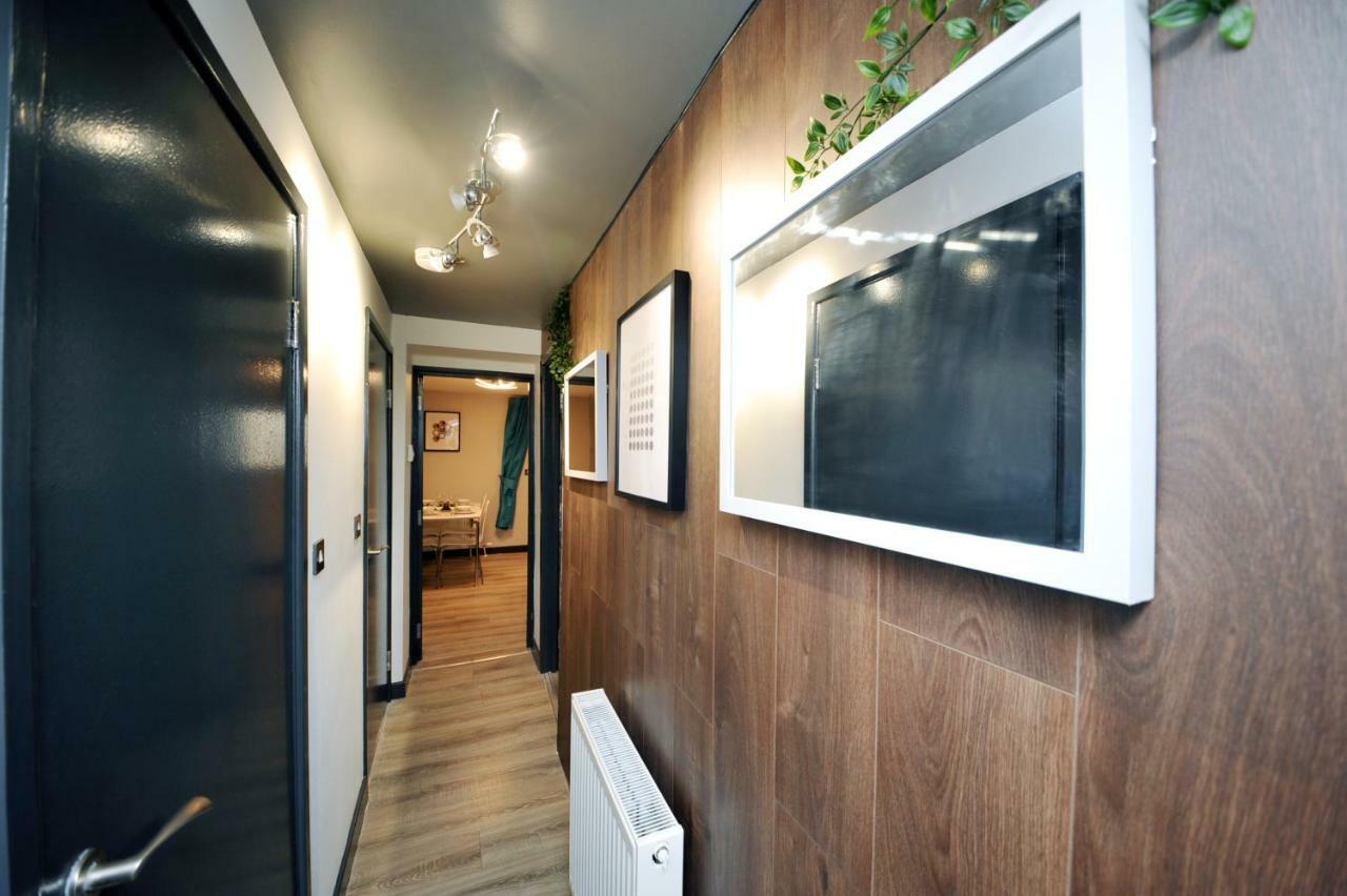 Stone's Throw Centre - Tv In Every Bedroom! Apartamento
