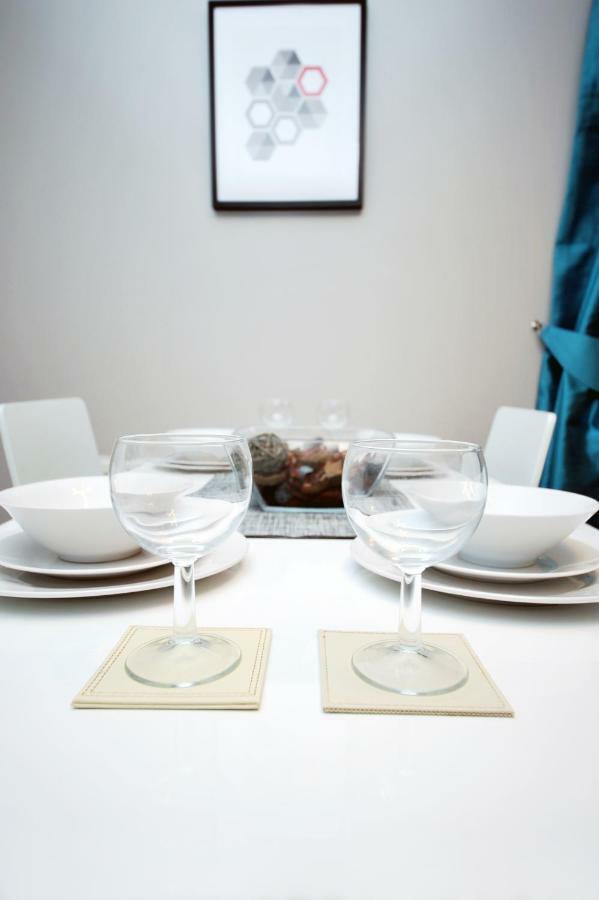 Stone's Throw Centre - Tv In Every Bedroom! * Swansea